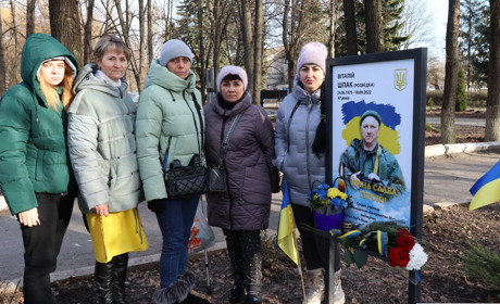 У День ЗСУ в Петропавлівці родини зібралися на Алеї Слави біля синів, чоловіків, татусів… (ВІДЕО)