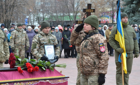 Боляче думати, важко говорити. Южноукраїнська громада провела в останню путь Євгена Василенка