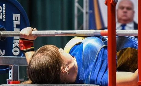 Шість рекордів України та золота медаль: попаснянка перемогла на чемпіонаті Європи з пауерліфтингу