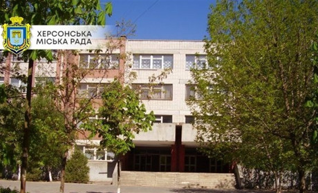 Одна з херсонських шкіл тимчасово переходить на дистанційне навчання, але не через карантин