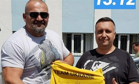 Автограф з історією: калинівчанин Олег Мичківський отримав його через 13 років