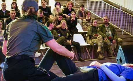 У Мелітополі окупанти провели форум з тактичної медицини для молоді