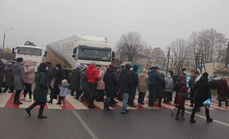 У Корделівці люди протестували проти підняття тарифів на енергоносії: перекрили рух