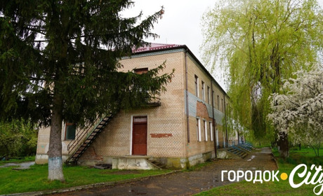 У Городок завітала делегація ООН. Міжнародні партнери допоможуть відремонтувати дитсадок «Ялинка»
