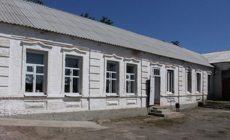 Аудитории без мебели и ремонта заставили паниковать родителей терпеньевских школьников