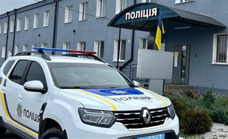 Патрулюючи вулиці, правоохоронці виявили наркотичні речовини у чотирьох чоловіків