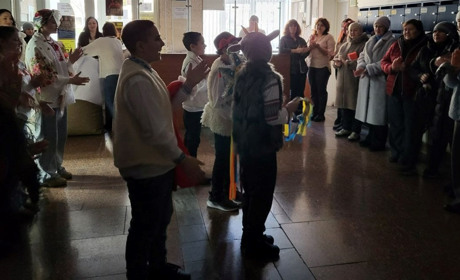 У Південноукраїнську колядували у міській раді без світла, але від душі! Фото, відео