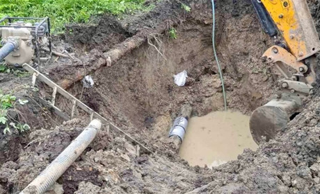Після підключення водопроводу на вул. Ринковій в Калуші почалися пориви