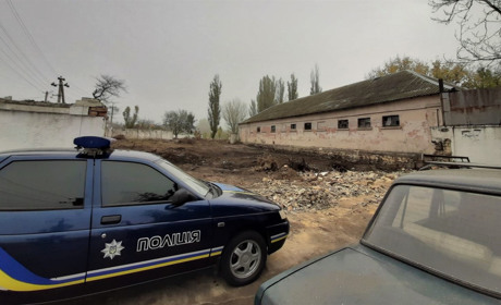 Чому біля біляївської поліції знесли паркан колишньої військової частини: що там будують? 