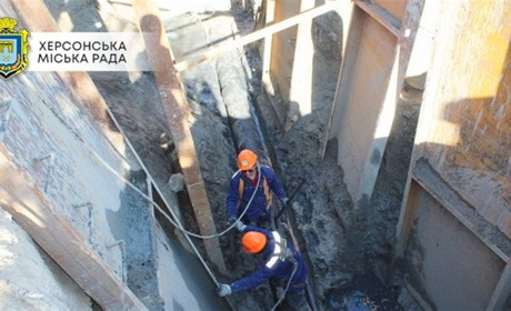 Аварія колектора в Таврійському мікрорайоні Херсона: водоканал повідомляє, як тривають роботи