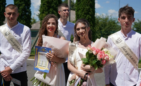 Випускники Городоцького ліцею №2 попрощалися зі школою та зібрали кошти для ЗСУ