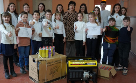 Учні Городоцького ліцею №2 провели ярмарки, а за виручені кошти купили генератори для воїнів