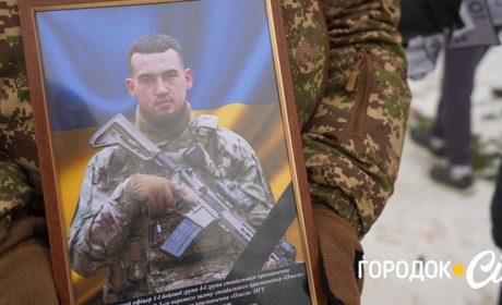 Обірвана молодість. Городоччина попрощалася з молодим Героєм Денисом Мостовим