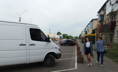 У Сватовому продовжують впорядковувати площу 50-річчя Перемоги. Там з’явилися біотуалети і вазони