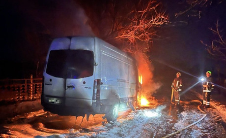 У селі на Переяславщині загорівся вантажний мікроавтобус