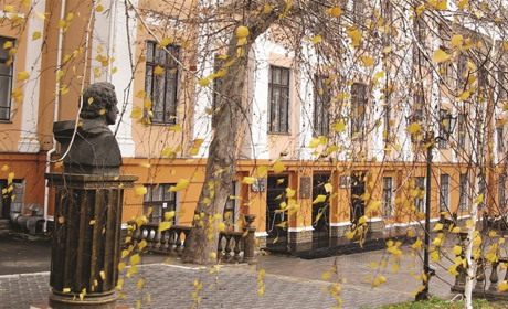 Педуніверситет кличе до себе писати український диктант