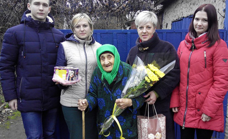 Лідію Березку з Чунишиного вітали із поважним ювілеєм 