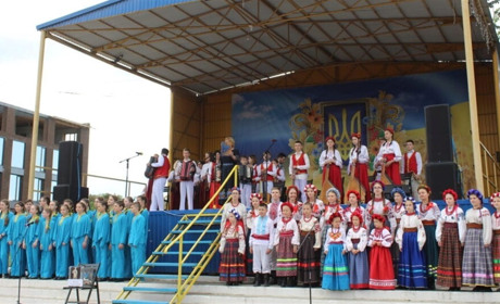 У Славуті концертом відзначили День Героїв і допомогли захиснику