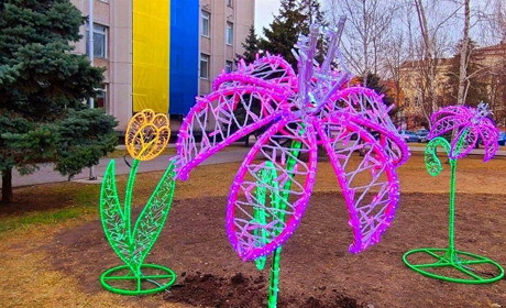 Опитування. Як вам квіти перед Херсонською міською радою?