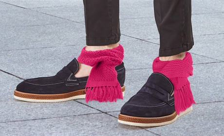 Ми вдягнемо теплі шубки, шапки й рукавички... І залишимо голі щиколотки!