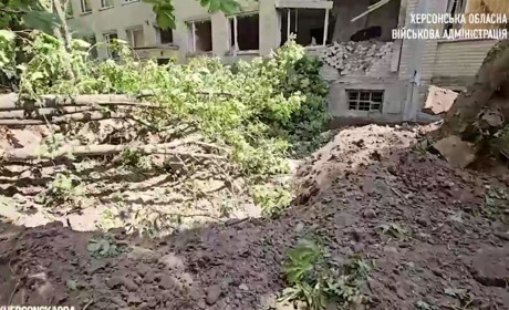 На Херсонщині окупанти атакували житлові квартали, навчальний заклад та критичну інфраструктуру