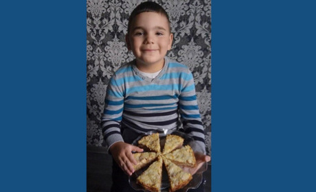 Насипний пиріг із яблуками готувати просто і швидко. Рецептом ділиться переяславка