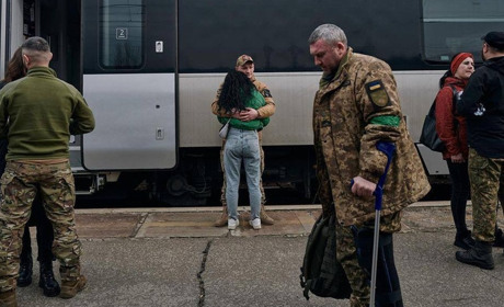 Як захисникам та захисницям отримати лікування за кордоном