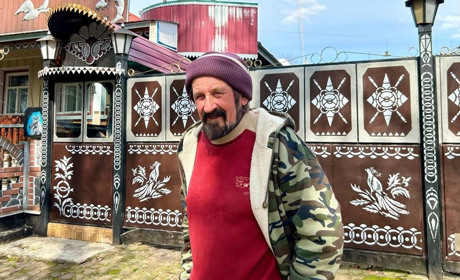 Казковий дім і господар в нім: у селі Уздиця на Глухівщині живе майстер на всі руки Микола Тищенко