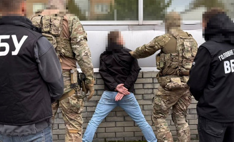 Затримали зрадника, який наводив комбіновані атаки рашистів по військових заводах