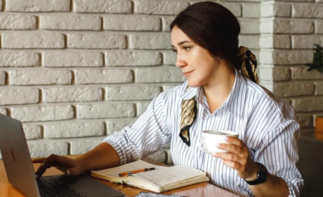 Інформатика «без води»: освітянка з Клесова Інна Тріщук видала третій підручник