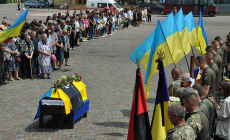 «Народився, щоб жити й померти за Україну»: в Сарнах прощалися з розвідником Олександром Бортніком