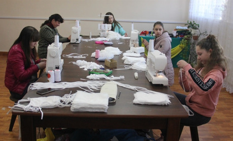 У Писарівці школярі шиють марлеві пов’язки