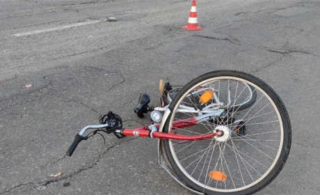 У Лозовій легковик збив велосипедистку: жінка померла у лікарні