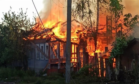 У Середино-Буді через обстріли росіян вирують пожежі (фото)