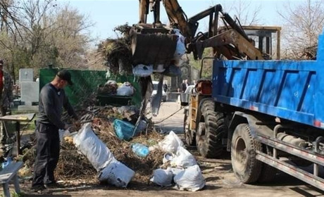 Готуємося до поминальних днів: комунальники закликають жовтоводців виносити сміття за межі кладовищ