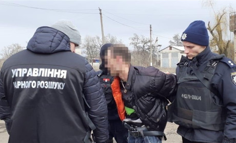 В Попаснянському районі затримали групу квартирних крадіїв