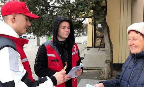 Гуманітарна допомога, апсайклінг та майстеркласи: звягельський Червоний Хрест прозвітував про роботу
