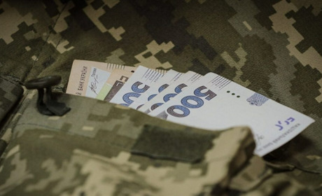 Як звільненим із полону та сім’ям полонених отримати сто тисяч гривень від держави