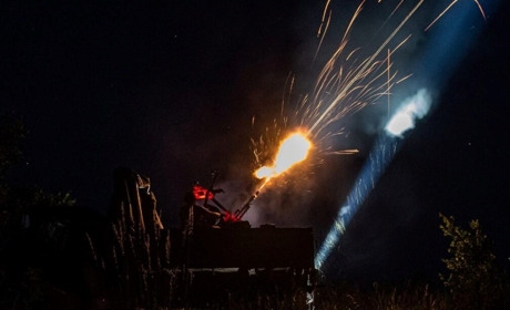 В Одеському районі ворожі дрони вночі пошкодили будинок і машини. Кілька впало і в іншому районі