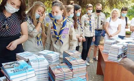 Молодіжні центри міста отримали комплекти сучасної літератури