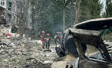Удар ворога по Києву: бабуся вижила, її діти й онуки під завалами