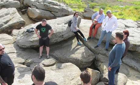 Каменная Могила «круче» Стоунхенджа: достопримечательность посетили иностранные богатыри