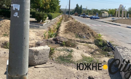 Мер Южного просить містян допомогти створити безпечні умови на одній з вулиць (ФОТО)