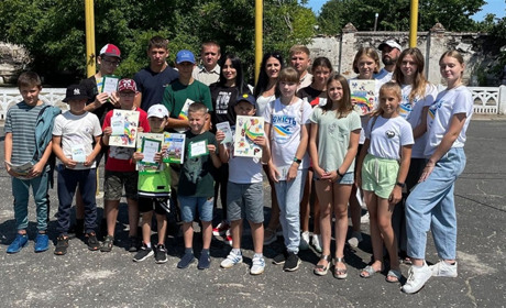 Фото дня: спортсмени Лозівщини привітали олімпійців з початком літніх ігор