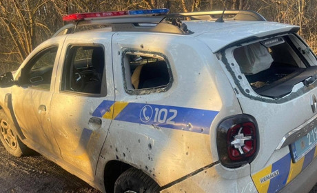 Російський дрон атакував поліцейський автомобіль: правохоронці зазнали поранень