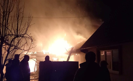 У селі Лозки рятувальники ліквідували пожежу в приватному господарстві