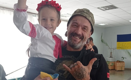 Артисти зі Студениківської громади виступили перед військовими, які повернулися з полону