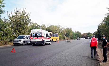 Поліцейські встановлюють обставини ДТП, в якій загинув велосипедист