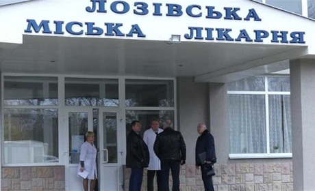 Благодійники - медикам. Сімейні лікарі Лозової отримали медобладнання і планшети