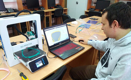 Волонтери ДонНТУ створюють для медиків сучасні захисні екрани